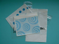 Vormt U plastic zakken met ritssluiting en lus met Uw persoonlijke opdruk – hersluitbare-plastic-zakje.nl